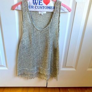 Feel the Piece adorable gray/white knit tank